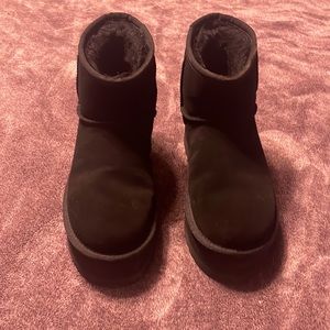 UGG Platform Classic Mini II Boot, size 8